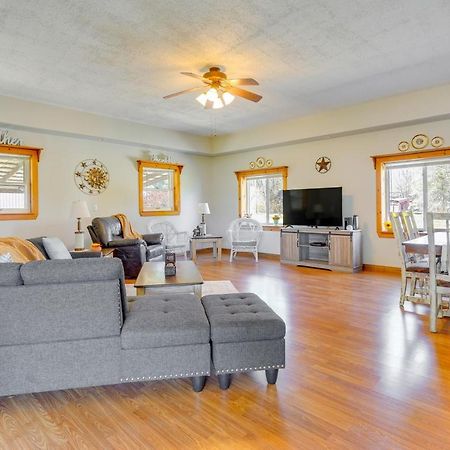 Hocking Hills Hideaway With Hot Tub And Fire Pit! Βίλα Logan Εξωτερικό φωτογραφία