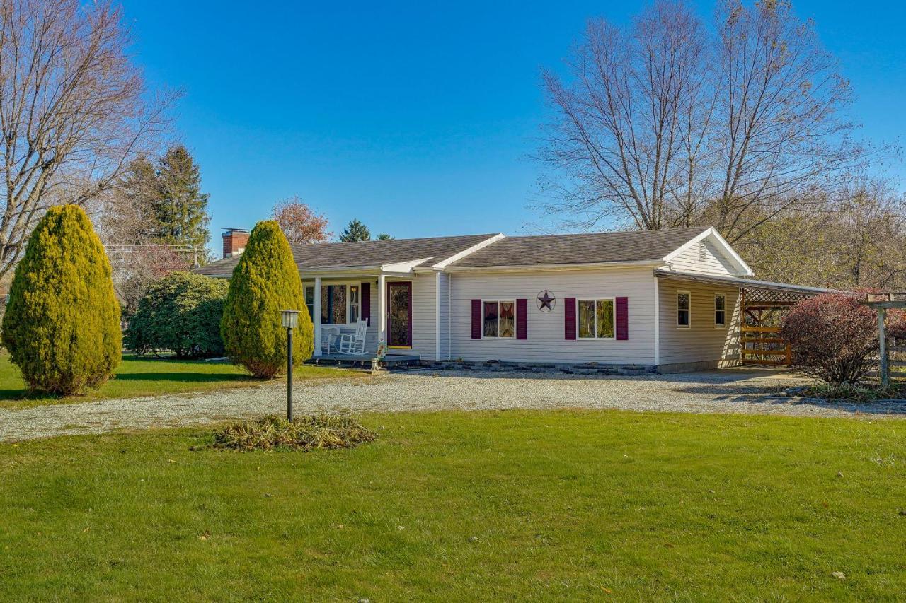Hocking Hills Hideaway With Hot Tub And Fire Pit! Βίλα Logan Εξωτερικό φωτογραφία