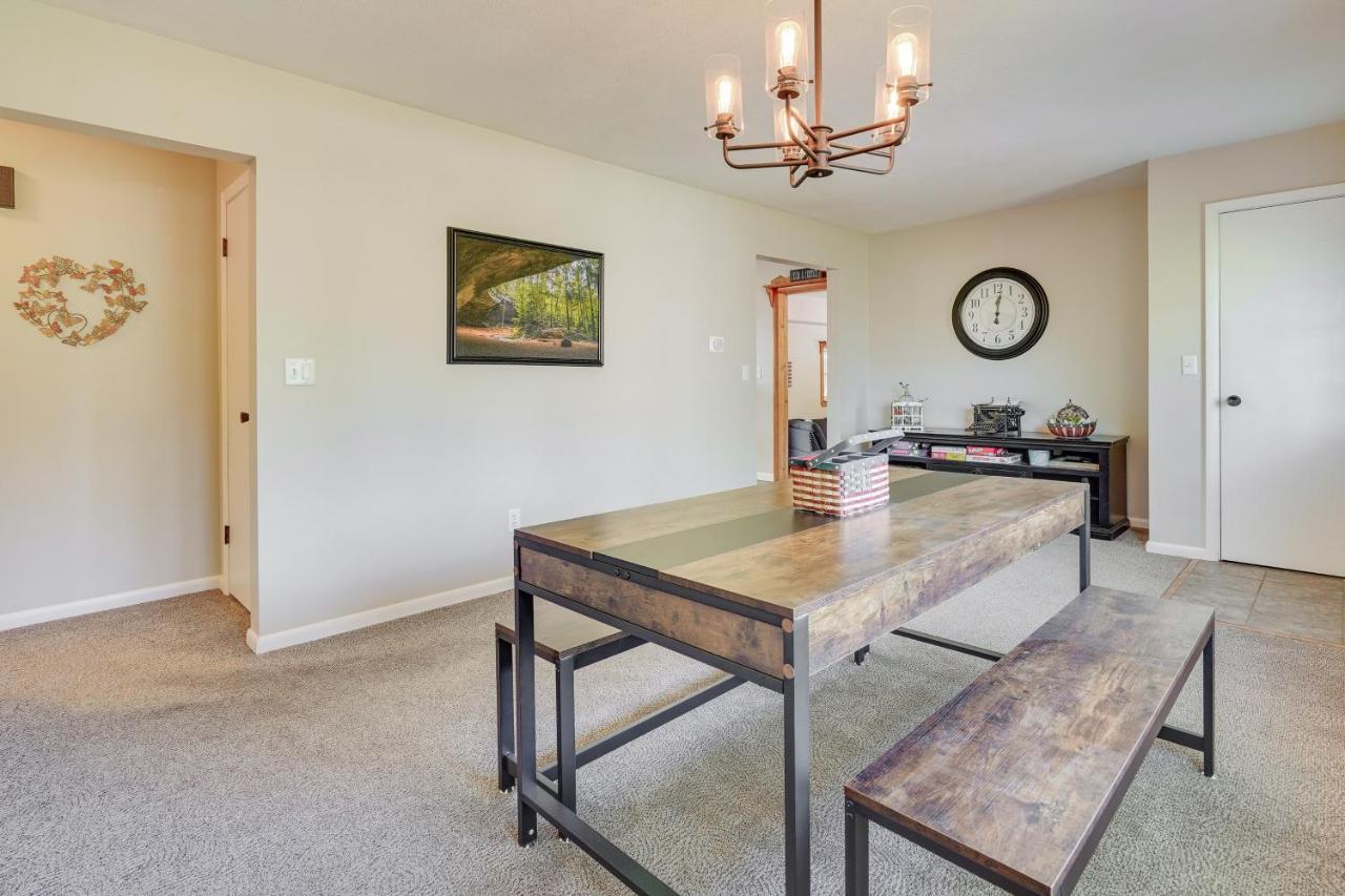Hocking Hills Hideaway With Hot Tub And Fire Pit! Βίλα Logan Εξωτερικό φωτογραφία
