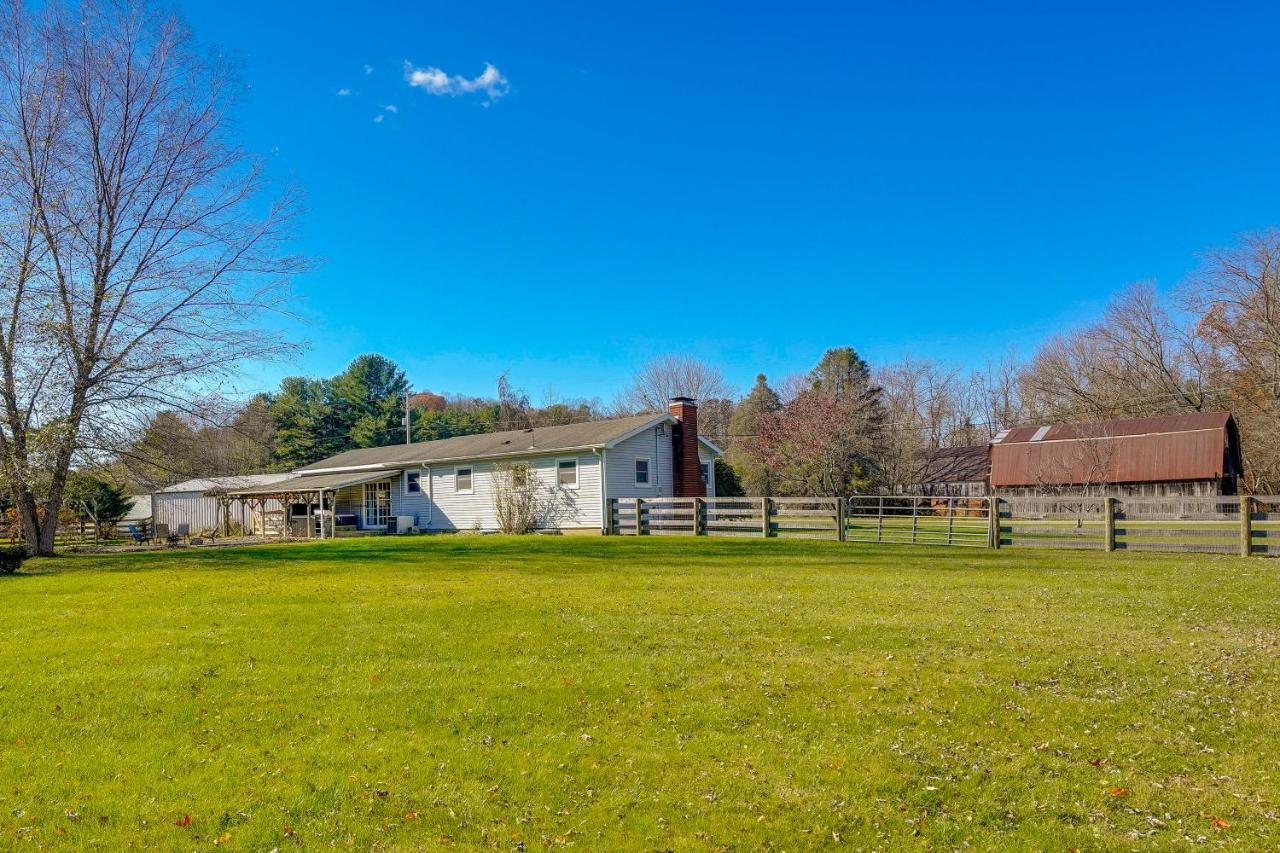 Hocking Hills Hideaway With Hot Tub And Fire Pit! Βίλα Logan Εξωτερικό φωτογραφία