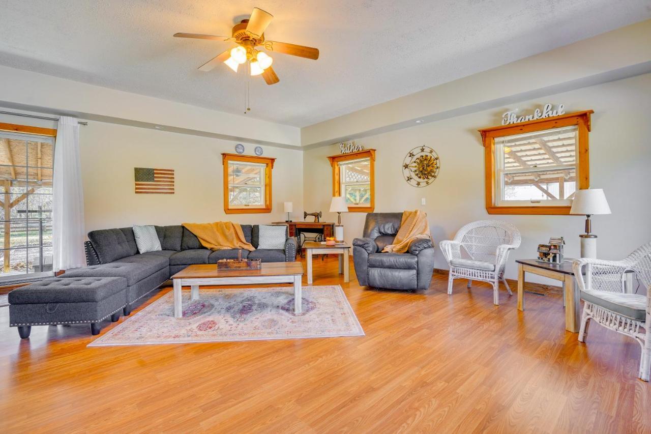 Hocking Hills Hideaway With Hot Tub And Fire Pit! Βίλα Logan Εξωτερικό φωτογραφία