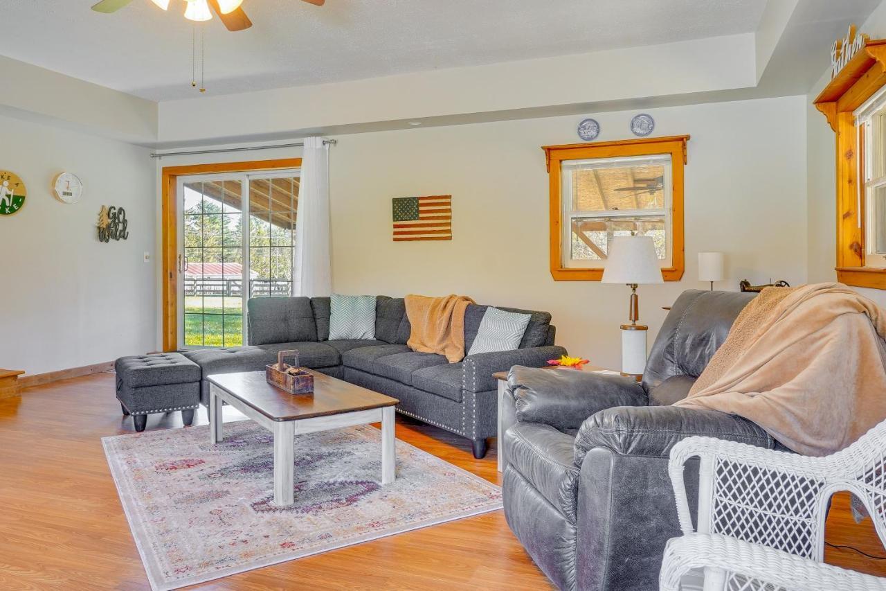 Hocking Hills Hideaway With Hot Tub And Fire Pit! Βίλα Logan Εξωτερικό φωτογραφία