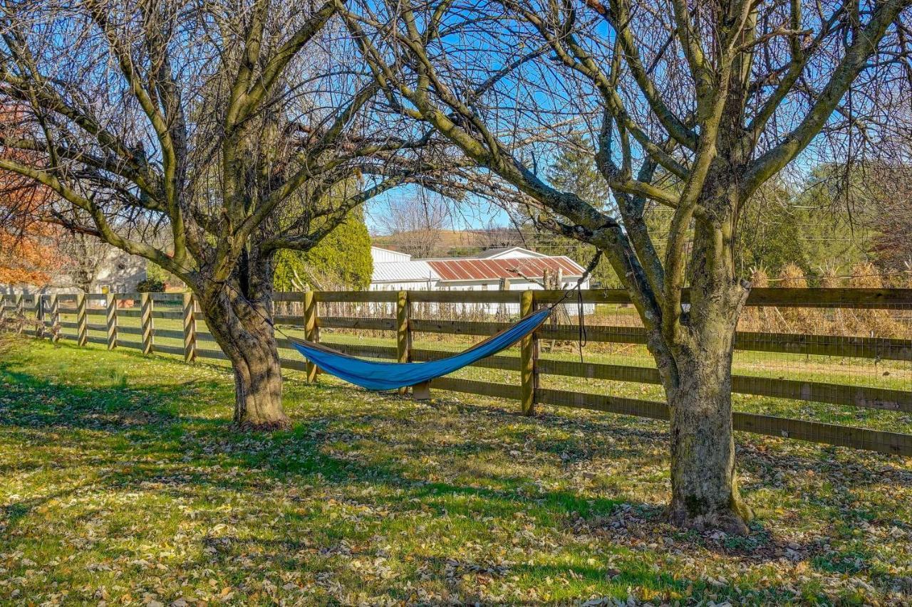 Hocking Hills Hideaway With Hot Tub And Fire Pit! Βίλα Logan Εξωτερικό φωτογραφία