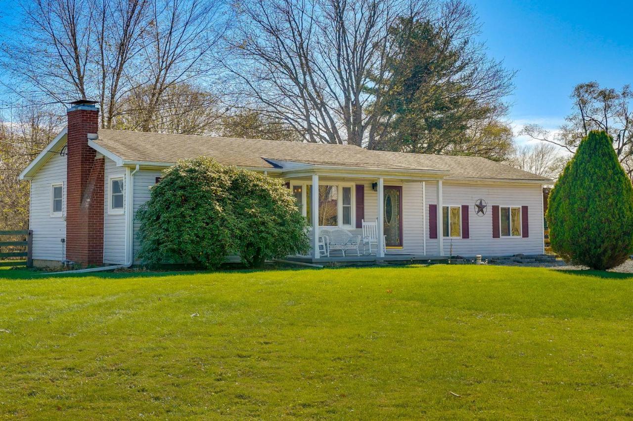 Hocking Hills Hideaway With Hot Tub And Fire Pit! Βίλα Logan Εξωτερικό φωτογραφία